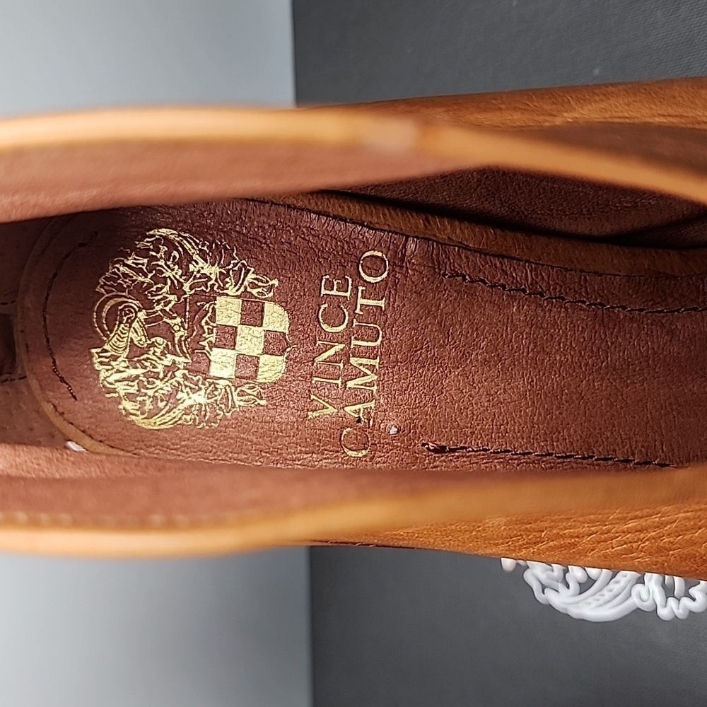 Vince Camuto Soft Leather Bootie with Back Zip Caramel Size 7M - Picture 8 of 11